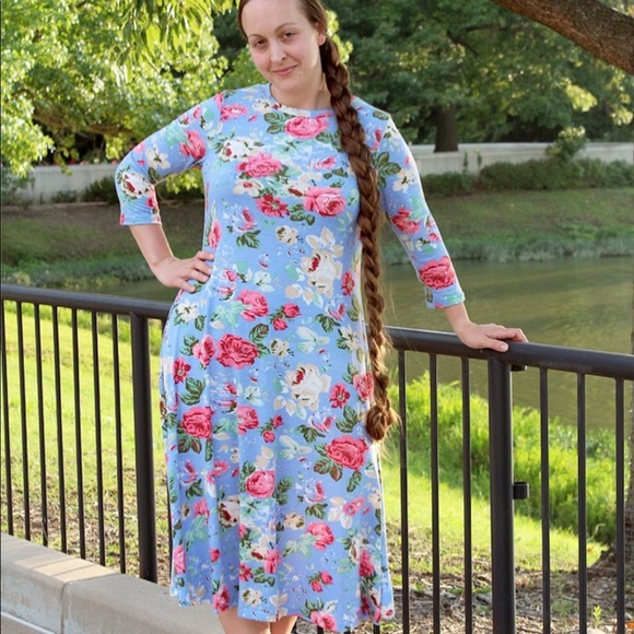 NUGGLES Dresses & Skirts - •NUGGLES• Floral Midi Dress•